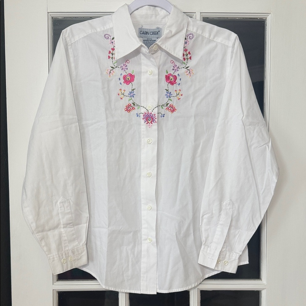 Cabin creek White with bright Embroidered floral Button-Up Shirt-vintage